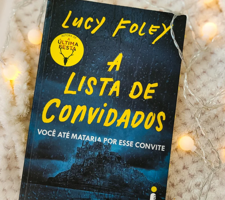 Livro Lista de Convidados com luzes de fundo