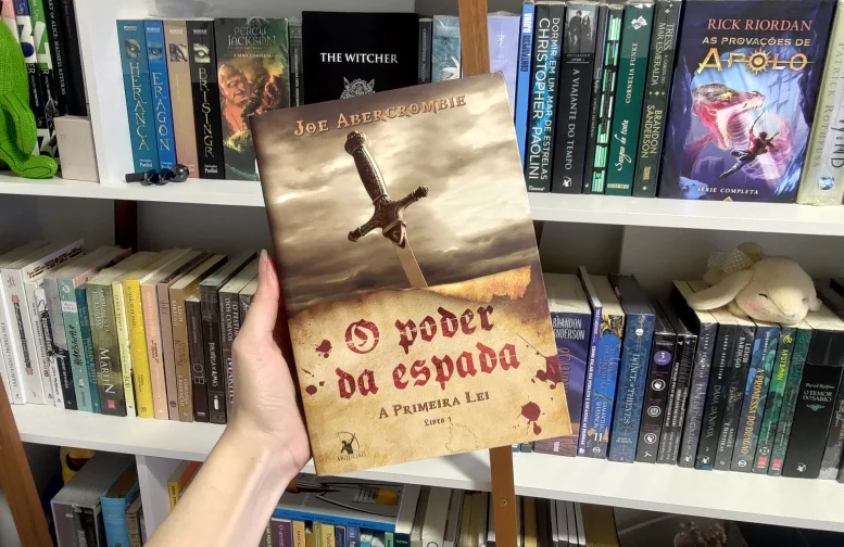 Foto de uma edição mais antiga de O Poder da Espada