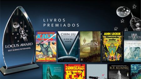 Troféu do Locus Awards a esquerda, escrita "livros premiados" e capa de livros ao centro