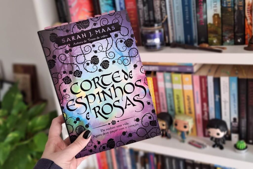 Resenha livro Corte de Espinhos e Rosas