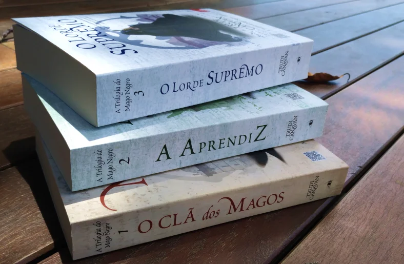 Livros da trilogia do Mago negro